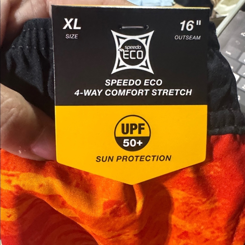 Speedo Mens XL 4-way comfort stretch - Picture 3 of 5